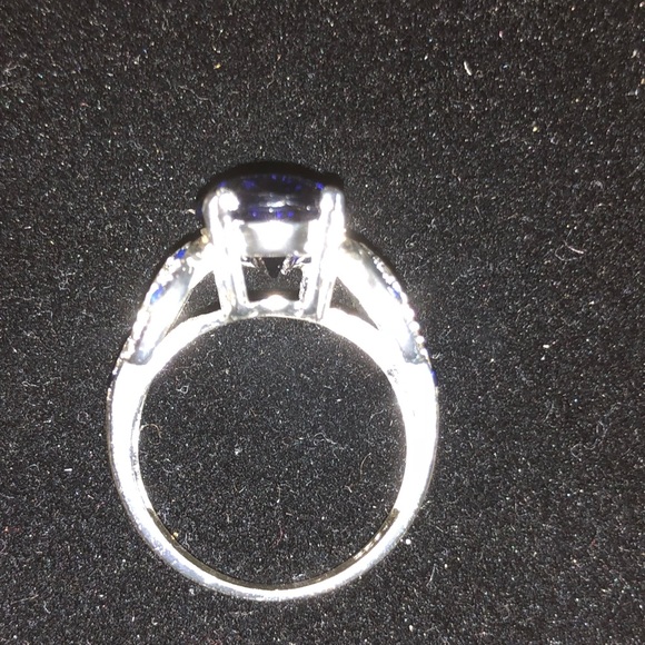 Ring - Picture 5 of 6